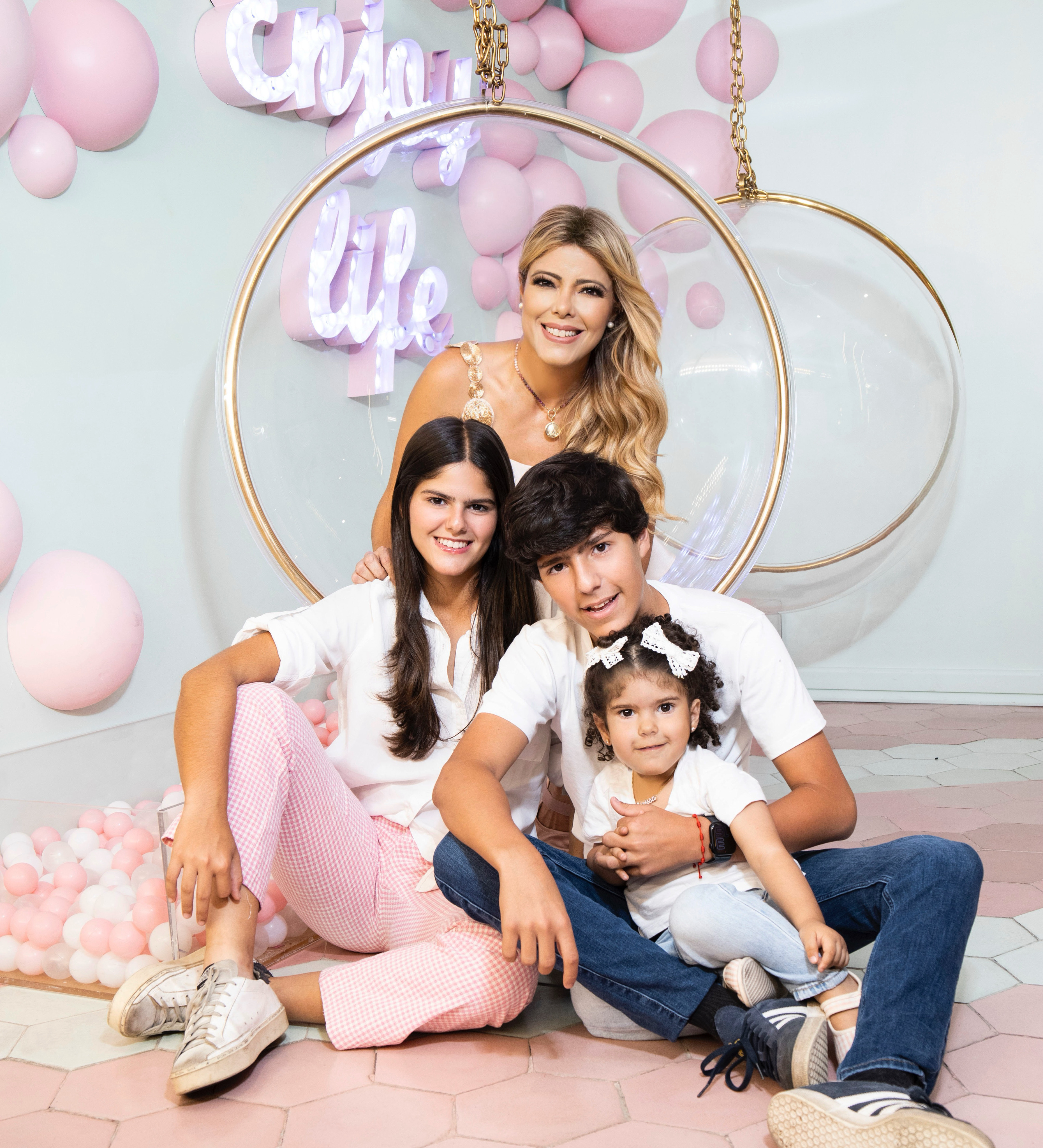 Rebecca con su familia